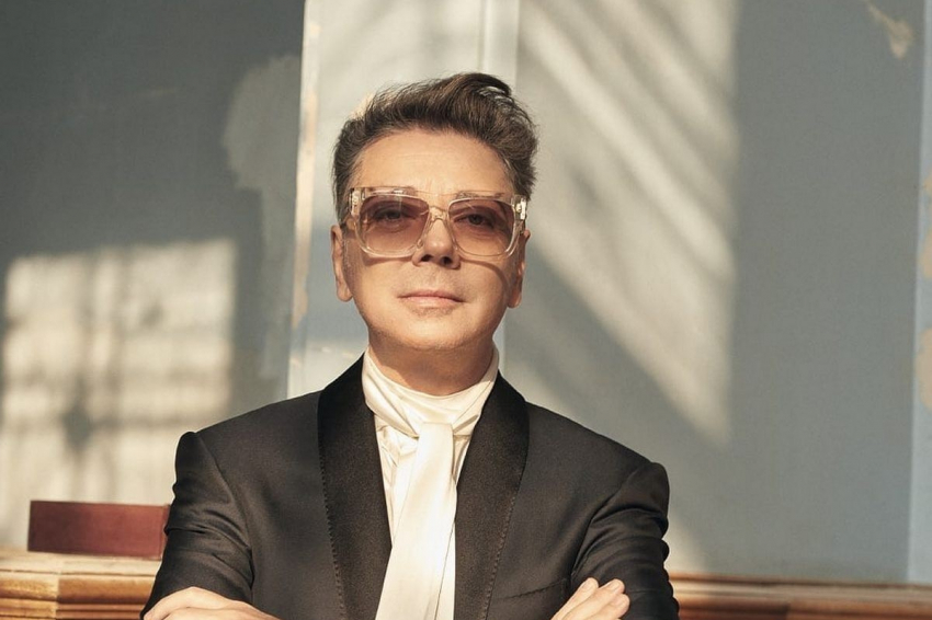 Фото разрывают душу: Крутой показал внуков Юдашкина на его могиле